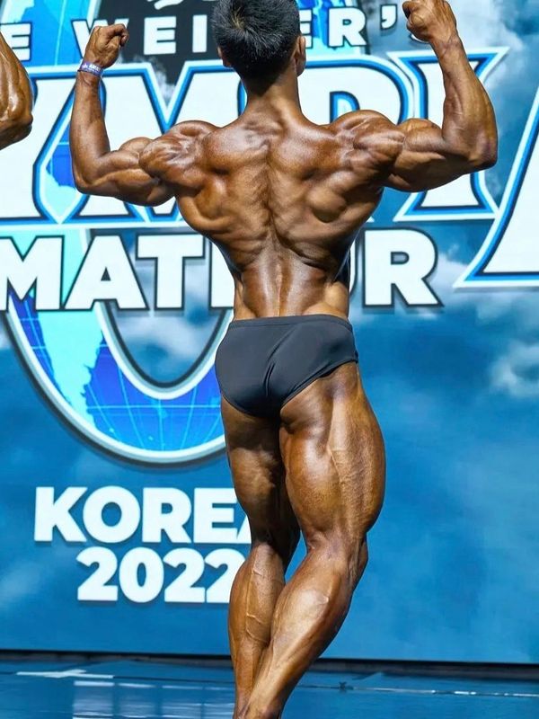 문지헌 프로 올림피아 2022 등 포즈